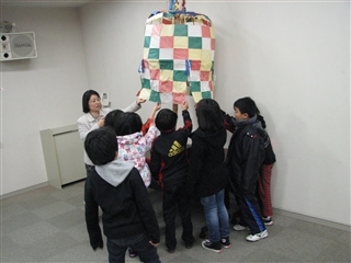 実物の忍山神社の傘鉾の半分くらいの大きさです